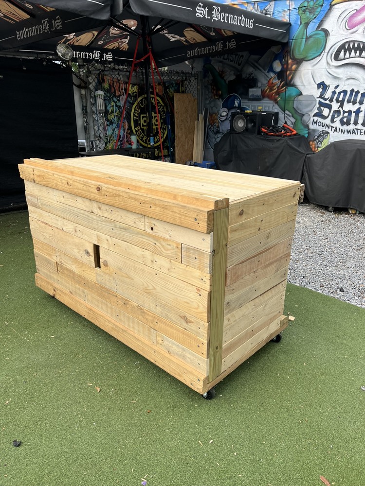 The DJ Pallet Table — a mobile pallet booth on casters
