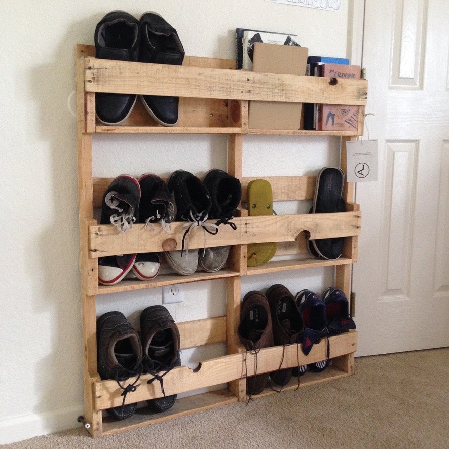 Pallet shoe rack